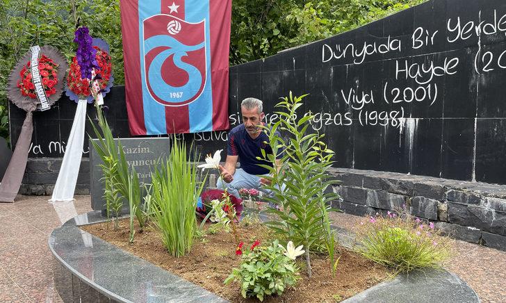 Sanatçı Kazım Koyuncu vefatının 17. yılında Artvin'deki mezarı başında anıldı G4