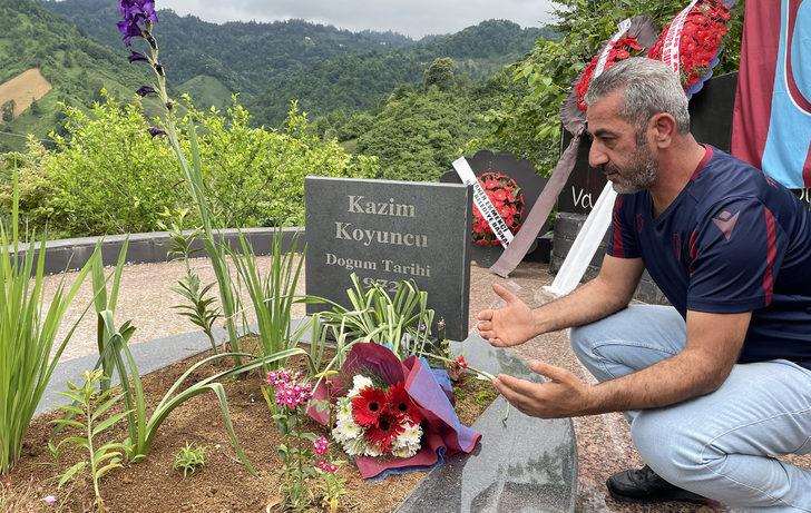 Sanatçı Kazım Koyuncu vefatının 17. yılında Artvin'deki mezarı başında anıldı G5
