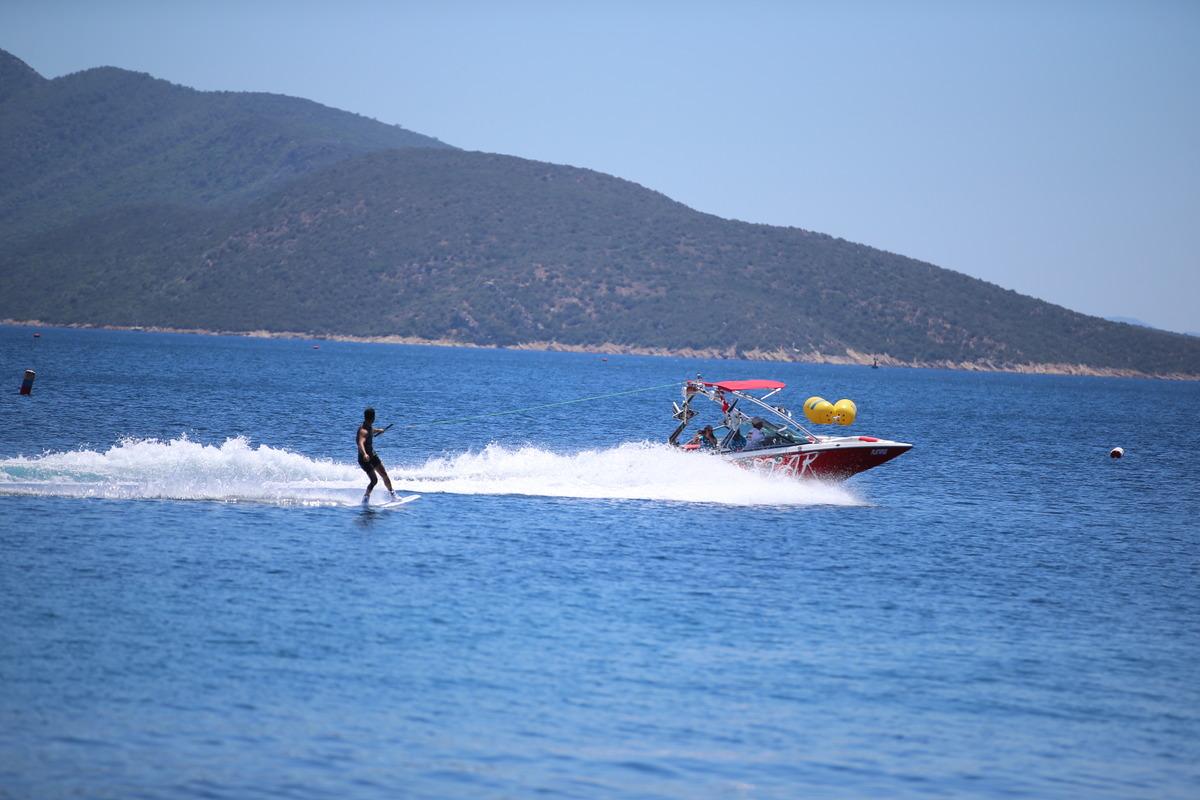 T&uuml;rkiye Su Jeti ve Flyboard Şampiyonası Bodrum'da başladı