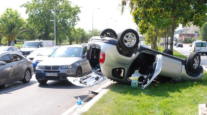 Kartal'da iki otomobil çarpıştı, 4 kişi yaralandı