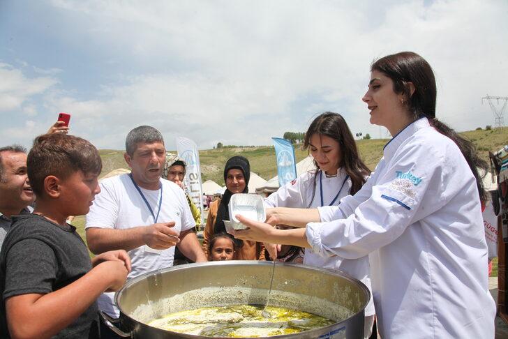 "Kültürel Etkileşim ve Yöresel Yemekler ile Zanaatkar Eller Ahlat'ta" etkinlikleri başladı G2