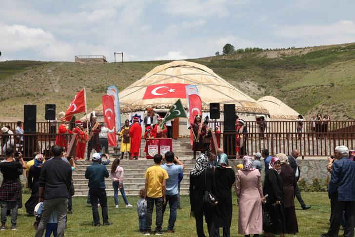 "Kültürel Etkileşim ve Yöresel Yemekler ile Zanaatkar Eller Ahlat'ta" etkinlikleri başladı G3