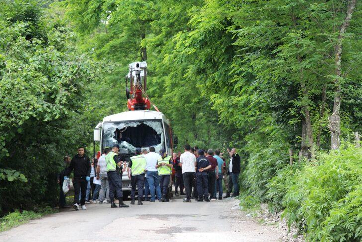 GÜNCELLEME - Akademisyenler ve ailelerini taşıyan midibüs devrildi, 1 kişi öldü, 19 kişi yaralandı G3