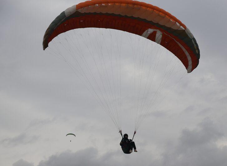Yamaç Paraşütü Hedef Şampiyonası yarışları Erzincan'da başladı G4