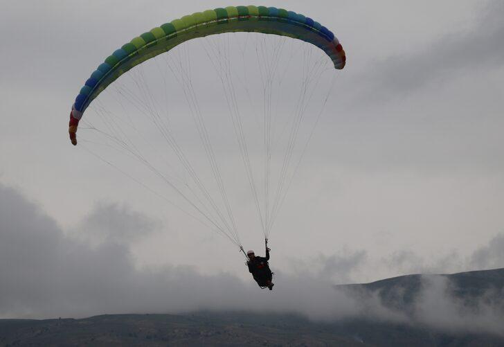 Yamaç Paraşütü Hedef Şampiyonası yarışları Erzincan'da başladı G5