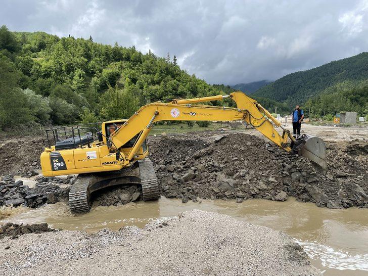 Cide ve Şenpazar ilçelerini Kastamonu'ya bağlayan geçici köprü zarar gördü G4