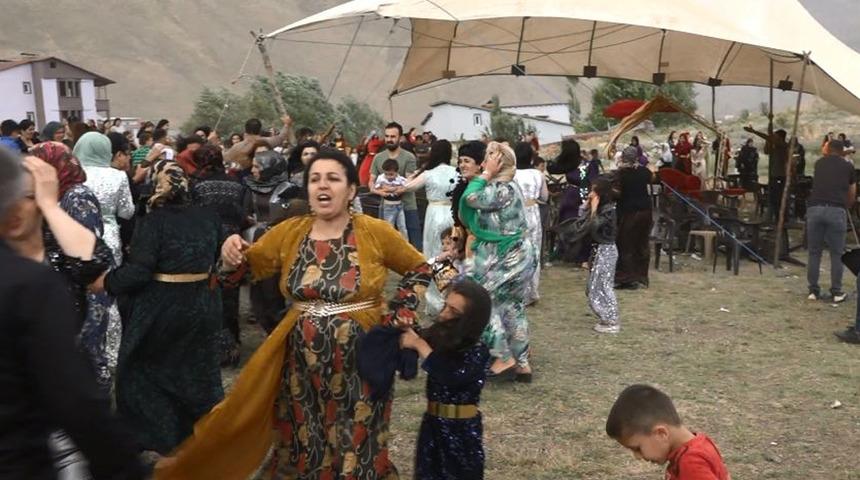 Düğünde panik anları! Herkes bir anda kaçmaya başladı: 3 kadın hastaneye kaldırıldı