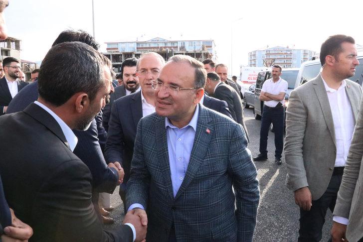 Bakan Bozdağ, Ağrı'da valilik, belediye ve baroyu ziyaret etti G2