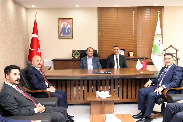 Bakan Bozdağ, Ağrı'da valilik, belediye ve baroyu ziyaret etti G4
