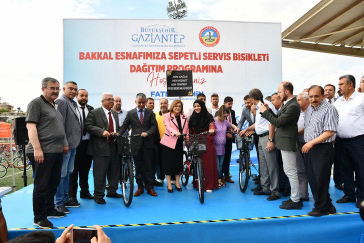 Gaziantep'te 2 bin bakkala sepetli bisiklet dağıtıldı G1