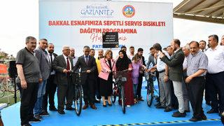 Gaziantep'te 2 bin bakkala sepetli bisiklet dağıtıldı