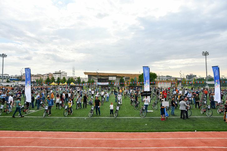 Gaziantep'te 2 bin bakkala sepetli bisiklet dağıtıldı G2