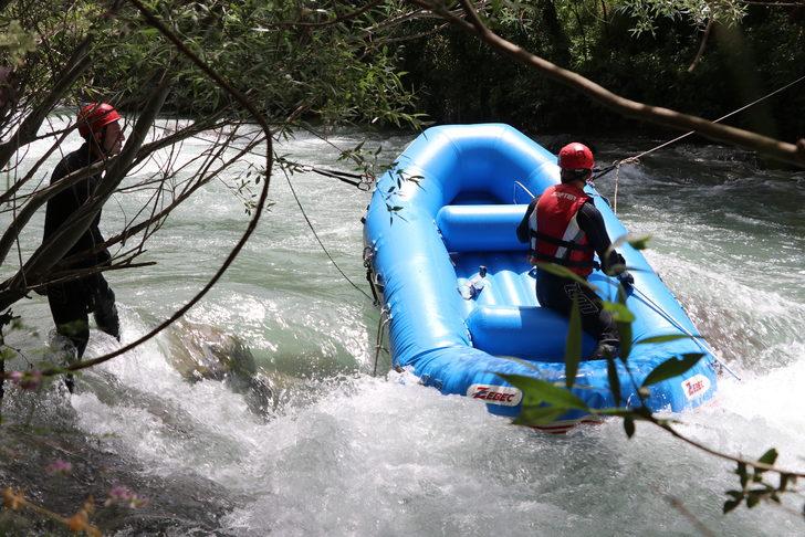 Müküs Çayı'nda kaybolan hemşireye ulaşılmaya çalışılıyor G3
