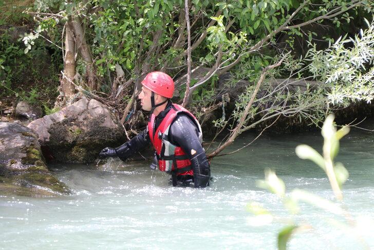 Müküs Çayı'nda kaybolan hemşireye ulaşılmaya çalışılıyor G4