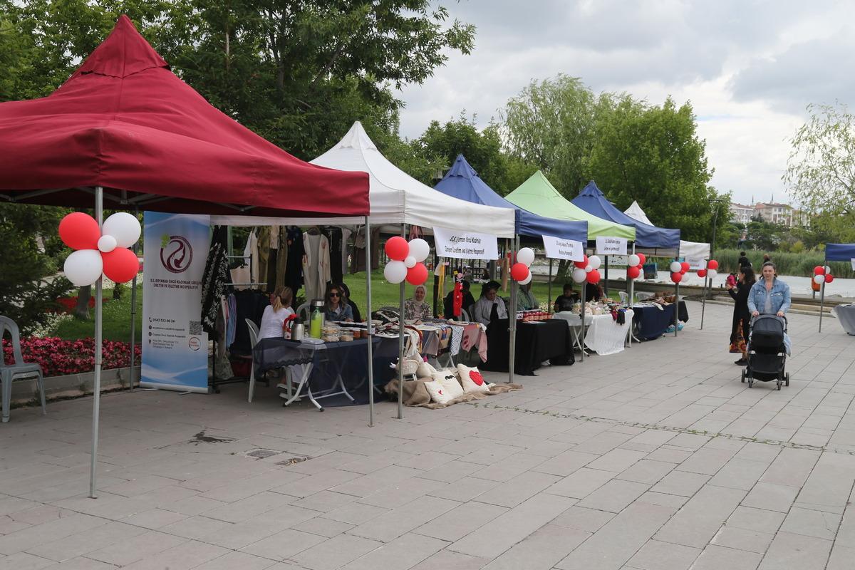 Ankara'daki kooperatiflerde faaliyet g&ouml;steren kadınlar &uuml;r&uuml;nlerini sergiledi