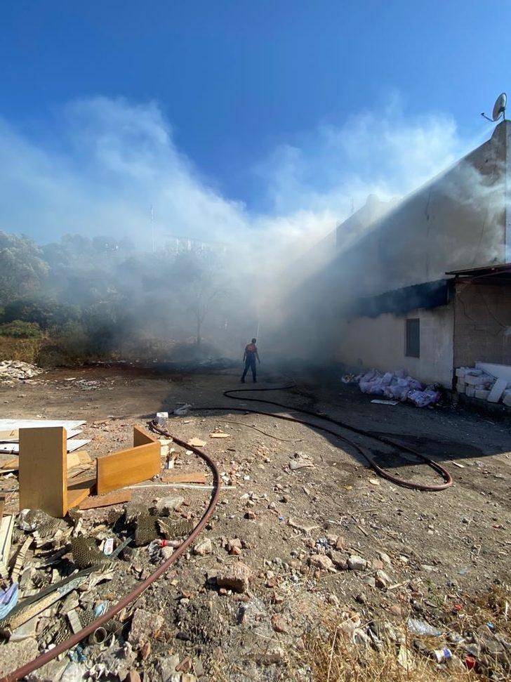 Bodrum'da otluk alanda çıkan ve iş yerine sıçrayan yangın söndürüldü G1