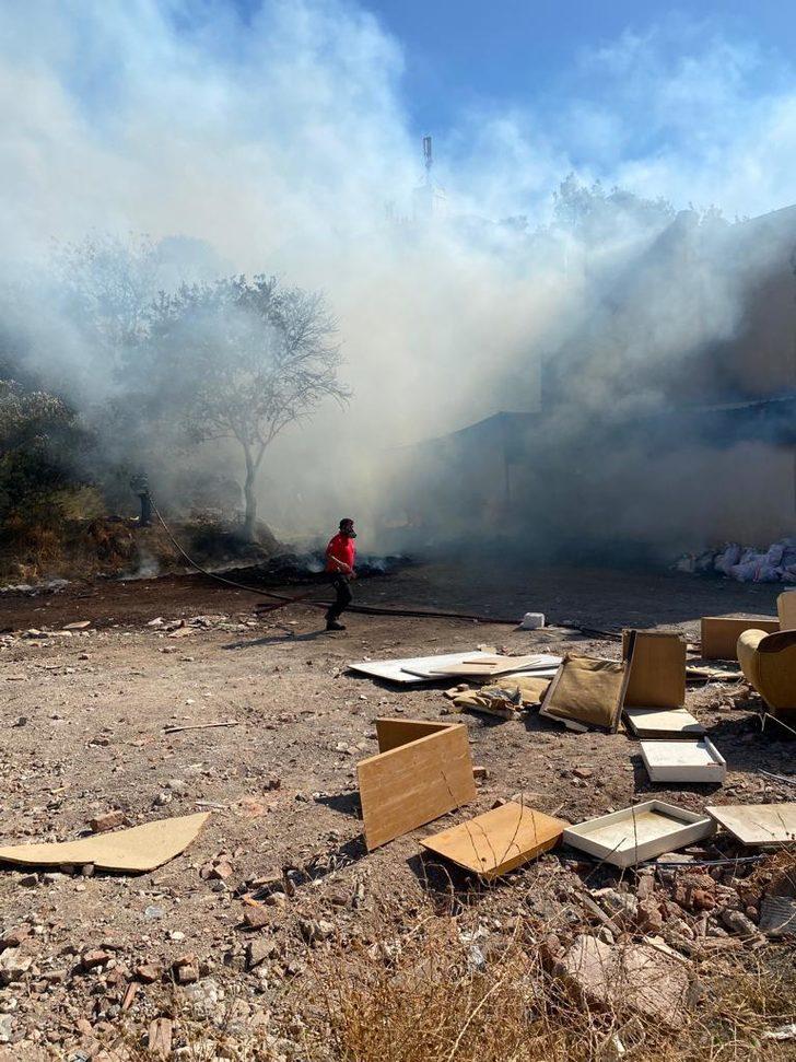 Bodrum'da otluk alanda çıkan ve iş yerine sıçrayan yangın söndürüldü G3