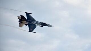 SOLOTÜRK, İzmit'in kurtuluşunun 101. yıl dönümünde gösteri uçuşu yaptı