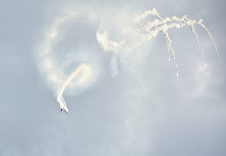 SOLOTÜRK, İzmit'in kurtuluşunun 101. yıl dönümünde gösteri uçuşu yaptı G2