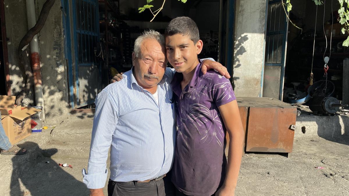Kahramanmaraş'ta tamirci &ccedil;ırağı gen&ccedil;, bulduğu c&uuml;zdanı sahibine ulaştırdı