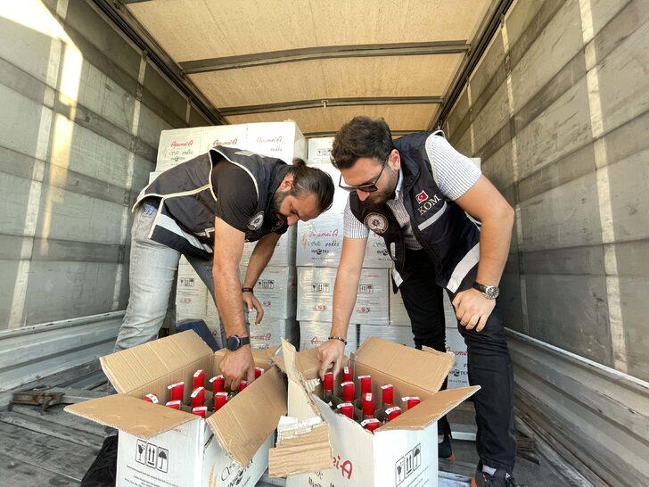 Muğla'da kamyon kasasında 8 bin şişe kaçak alkol ele geçirildi G1