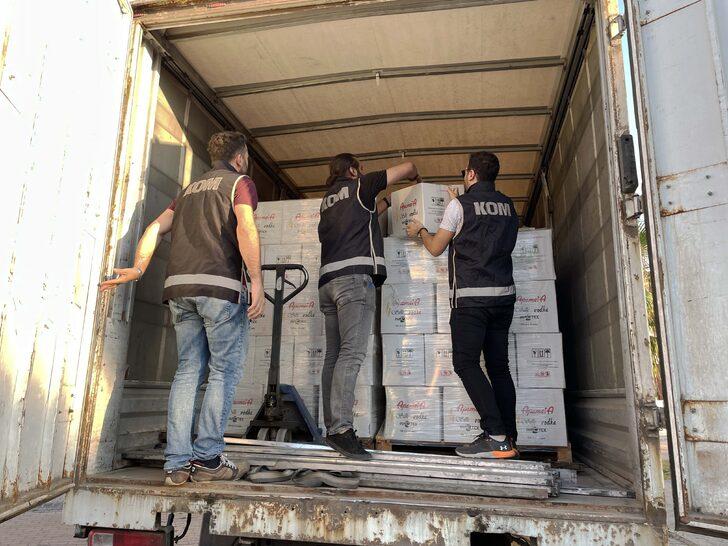 Muğla'da kamyon kasasında 8 bin şişe kaçak alkol ele geçirildi G5