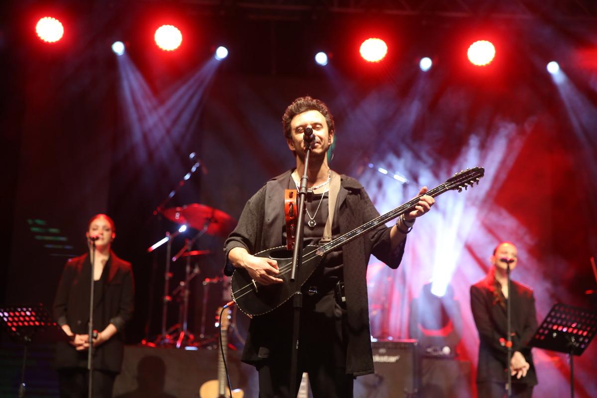 Kahramanmaraş'ta yaz konserleri kapsamında şarkıcı Buray sahne aldı
