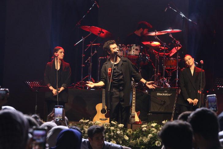 Kahramanmaraş'ta yaz konserleri kapsamında şarkıcı Buray sahne aldı G2