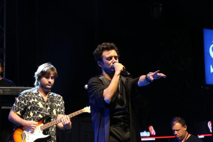 Kahramanmaraş'ta yaz konserleri kapsamında şarkıcı Buray sahne aldı G3