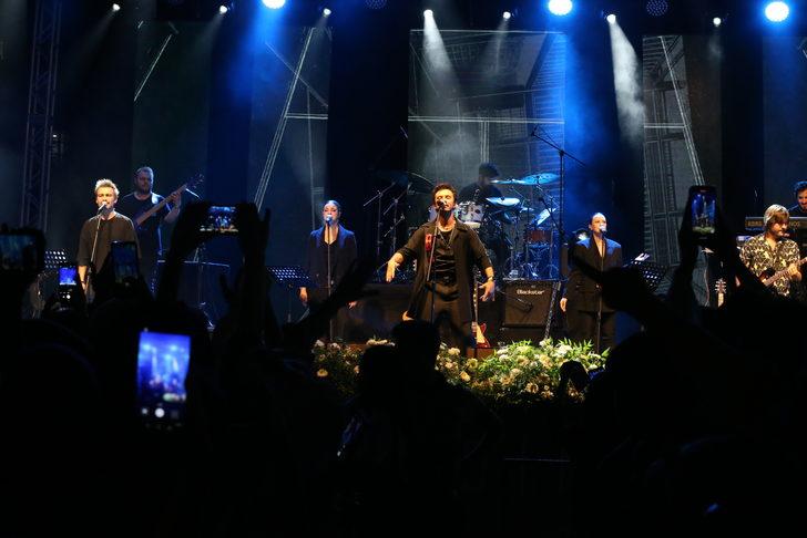 Kahramanmaraş'ta yaz konserleri kapsamında şarkıcı Buray sahne aldı G4