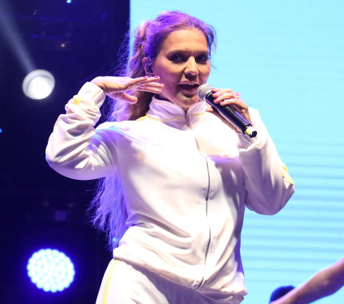 Zonguldak'ta yaz konserleri kapsamında şarkıcı Demet Akalın sahne aldı
