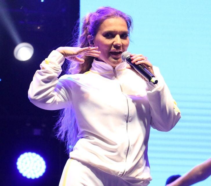 Zonguldak'ta yaz konserleri kapsamında şarkıcı Demet Akalın sahne aldı G1