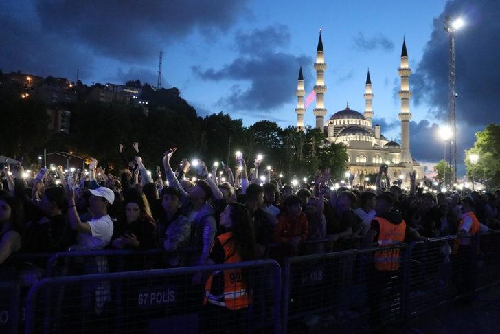 Zonguldak'ta yaz konserleri kapsamında şarkıcı Demet Akalın sahne aldı G3