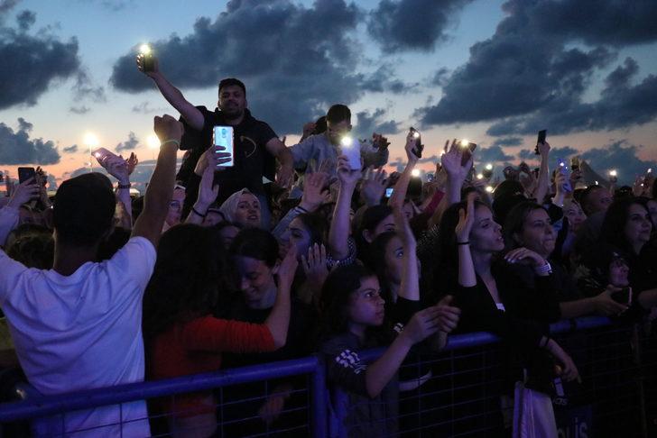 Zonguldak'ta yaz konserleri kapsamında şarkıcı Demet Akalın sahne aldı G5