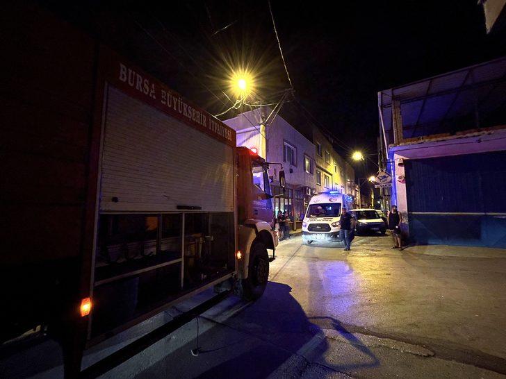Bursa'da bir apartmanda çıkan yangında 6 kişi dumandan etkilendi G2