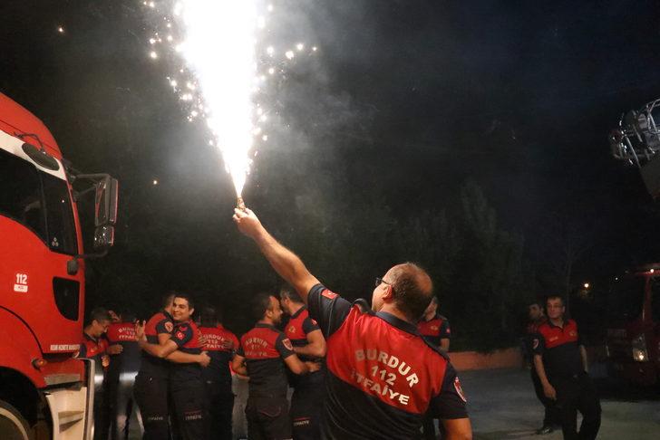 Marmaris'teki orman yangınından dönen alev savaşçılarına Burdur'da karşılama düzenlendi G3