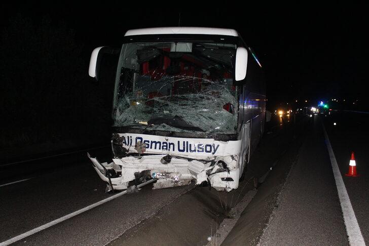 Kastamonu'da otomobil ile otobüsün çarpıştığı kazada 2 kişi ölü, 16 kişi yaralandı G2