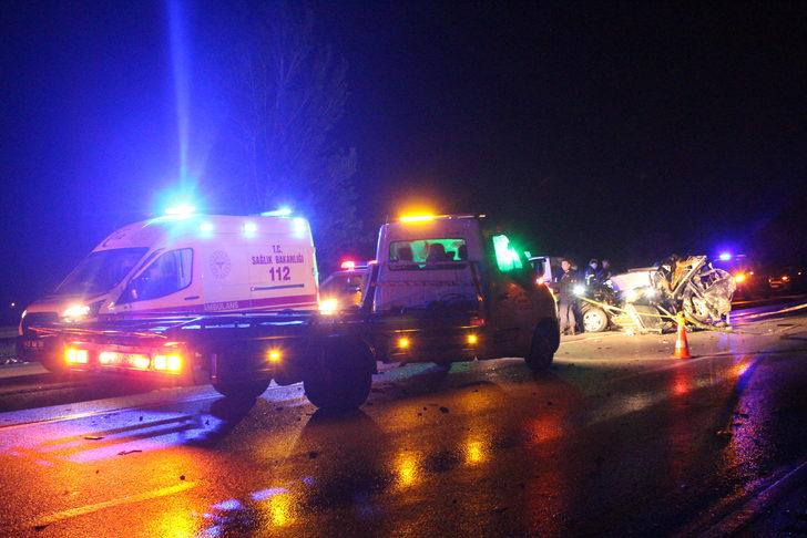 Kastamonu'da otomobil ile otobüsün çarpıştığı kazada 2 kişi ölü, 16 kişi yaralandı G3