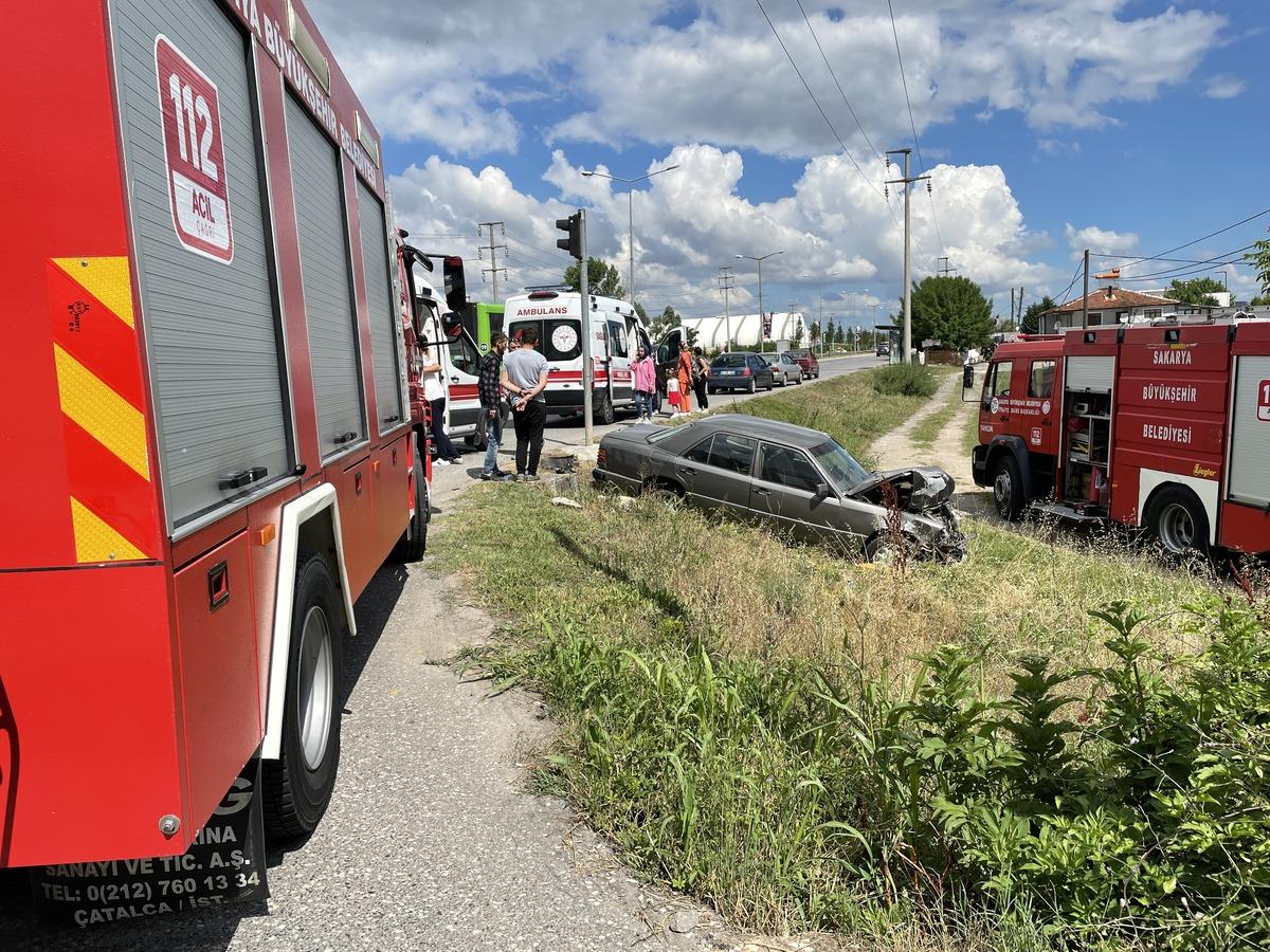 Sakarya'da zincirleme trafik kazasında 3 kişi yaralandı