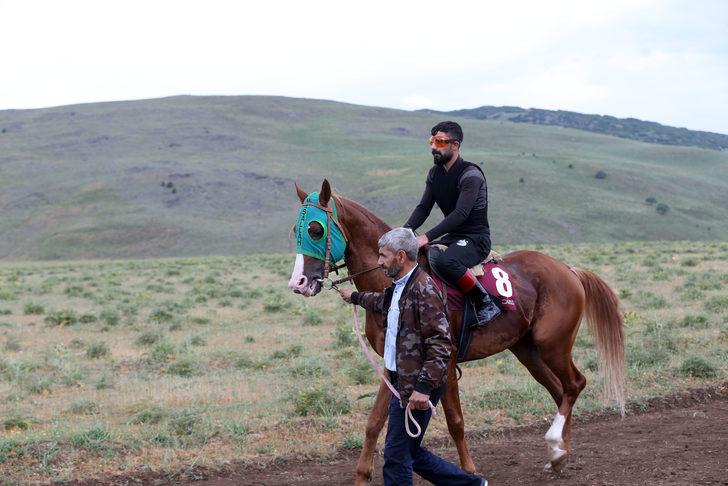 Muş'ta geleneksel köyler arası at yarışı etkinliği düzenlendi G5