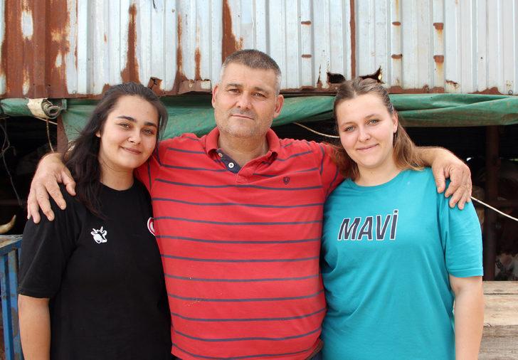 Baba mesleği hayvancılığı devam ettiren iki kız kardeş kurbanlık satışı yapıyor G1