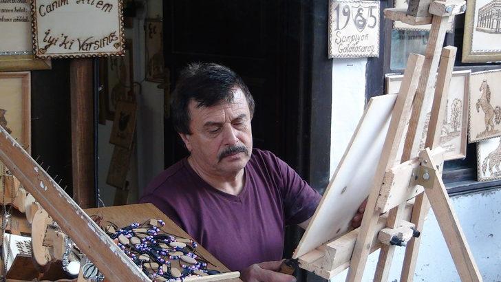 Sakaryalı esnaf, baba mesleği ahşap yakma sanatını 41 yıldır sürdürüyor G1