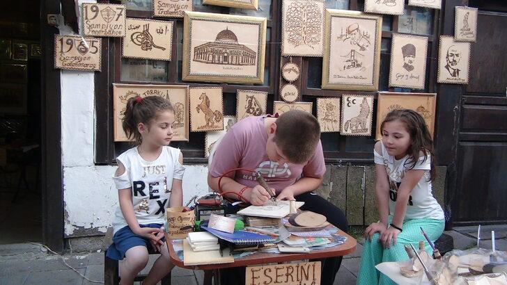 Sakaryalı esnaf, baba mesleği ahşap yakma sanatını 41 yıldır sürdürüyor G3