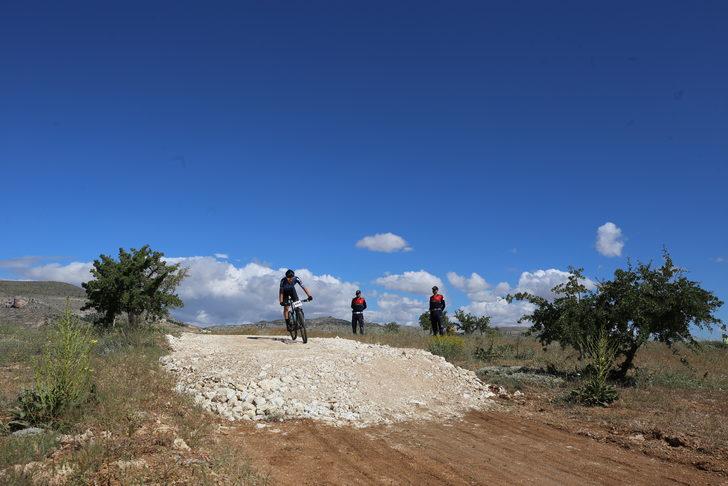 "Uluslararası Levent Vadisi Dağ Bisiklet Yarışı" Malatya'da başladı G4
