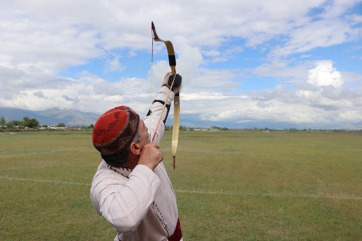 Erzincan'daki Geleneksel Okçuluk Türkiye Şampiyonası devam ediyor G3