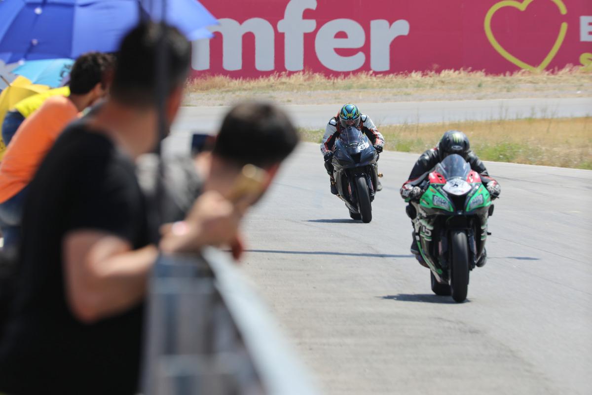 T&uuml;rkiye S&uuml;permoto Şampiyonası'nın 1. ayağı İzmir'de yapıldı