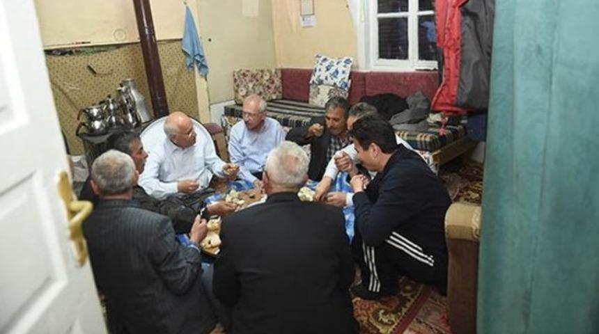 Kılı&ccedil;daroğlu, iftar sofrasına konuk oldu