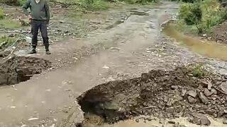 Dere taştı, menfezler yıkıldı! 3 köyün bağlantısı kesildi