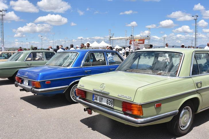 Klasik otomobil tutkunları Afyonkarahisar'da buluştu G2