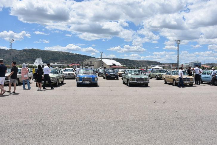 Klasik otomobil tutkunları Afyonkarahisar'da buluştu G5